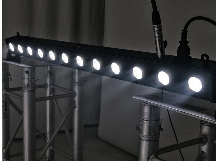 Eurolite LED BAR-12 QCL RGBW Bar 
