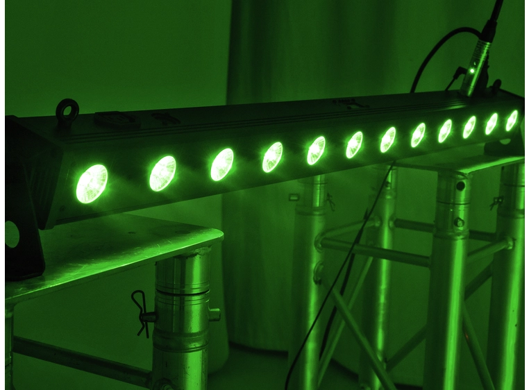 Eurolite LED BAR-12 QCL RGBW Bar 