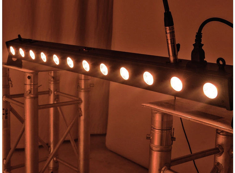 Eurolite LED BAR-12 QCL RGBW Bar 
