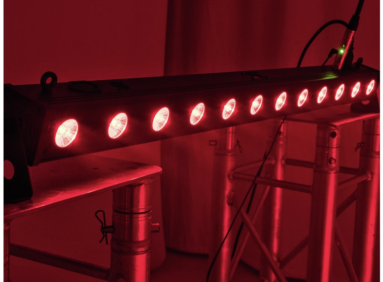 Eurolite LED BAR-12 QCL RGBW Bar 