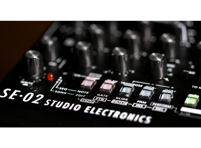 Roland SE-02 Boutique Analog Synthesizer