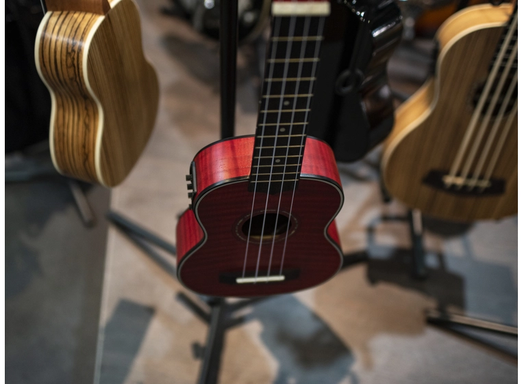 Dimavery UK-100 Soprano ukulele flamed red 