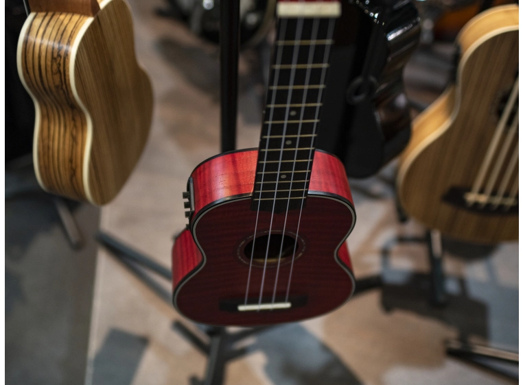 Dimavery UK-100 Soprano ukulele flamed red 