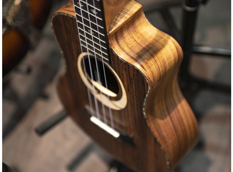 Dimavery UK-200 Tenor Ukulele, Koa 