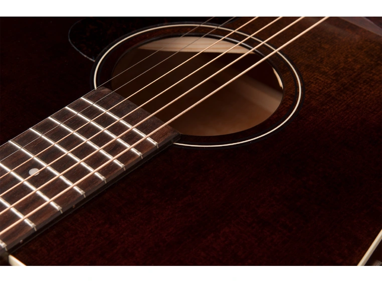 Art & Lutherie Americana Bourbon Burst 