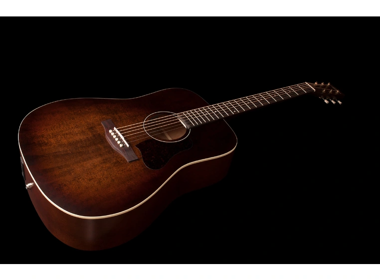 Art & Lutherie Americana Bourbon Burst 