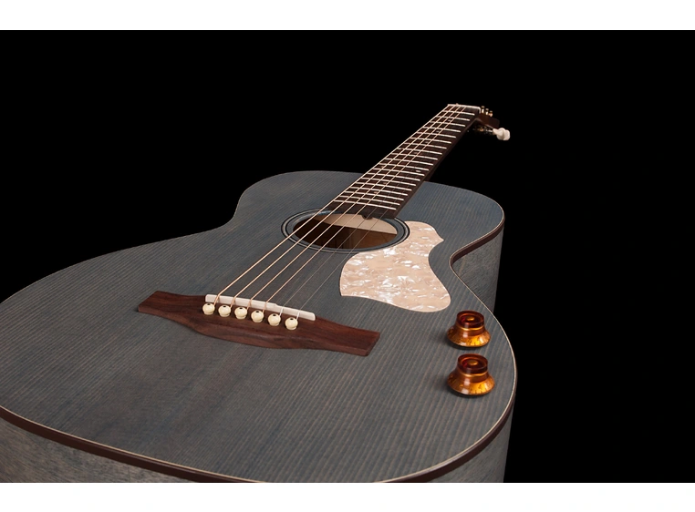 Art & Lutherie Roadhouse Denim Blue Q-Discrete preamp 
