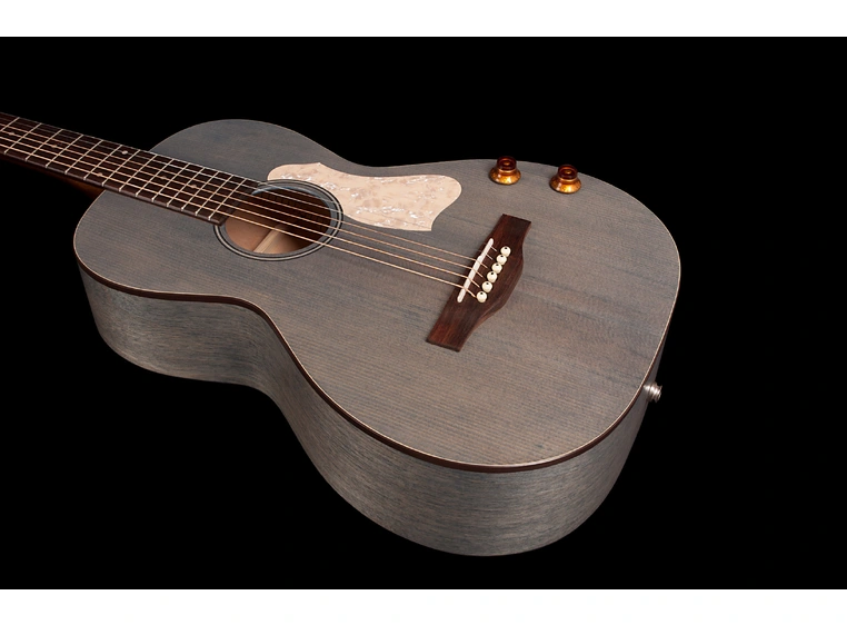 Art & Lutherie Roadhouse Denim Blue Q-Discrete preamp 