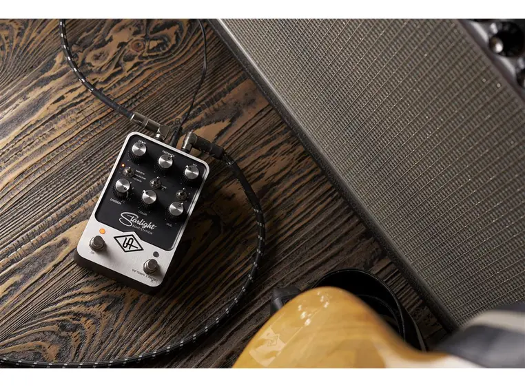 Universal Audio UAFX Starlight Delay Pedal 