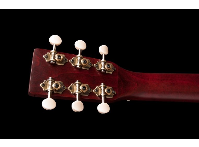 Art & Lutherie Roadhouse Tennessee Red Godin Q1T electronics 