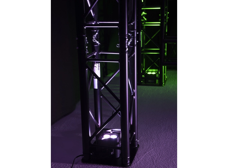 Eurolite LED TL-4 QCL RGB+UV Trusslight 