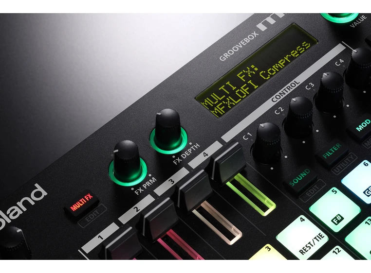 Roland MC-101 GROOVEBOX Music Workstation 