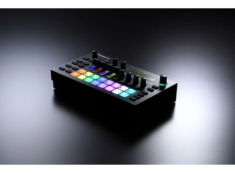 Roland MC-101 GROOVEBOX Music Workstation 