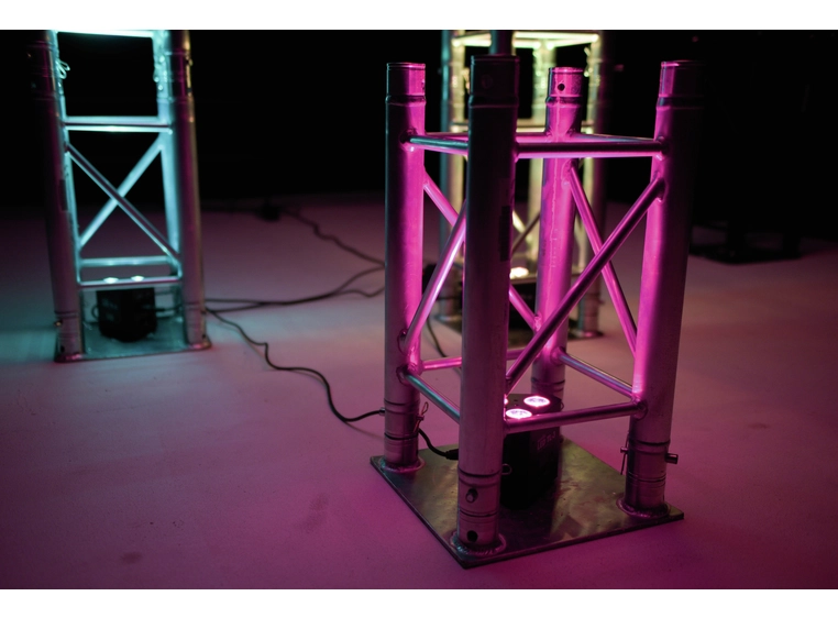 Eurolite LED TL-3 RGB+UV Trusslight 