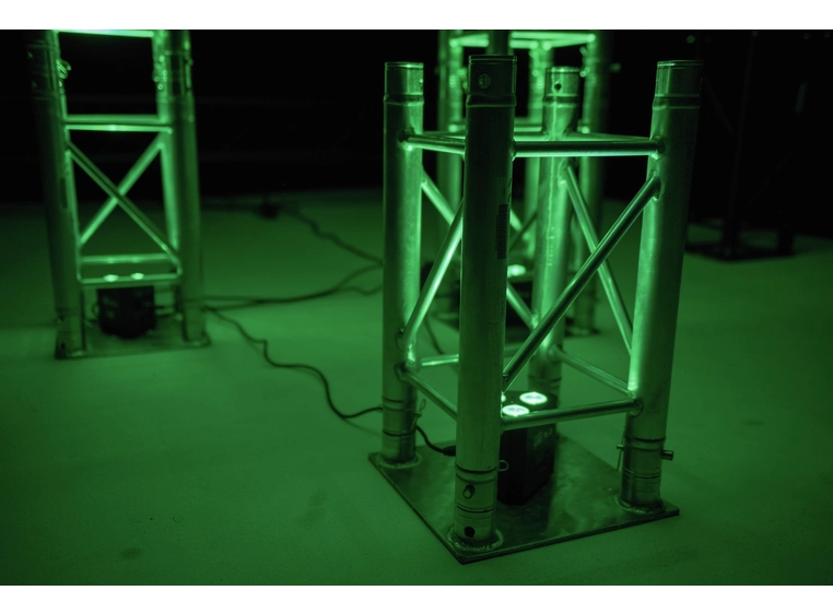 Eurolite LED TL-3 RGB+UV Trusslight 