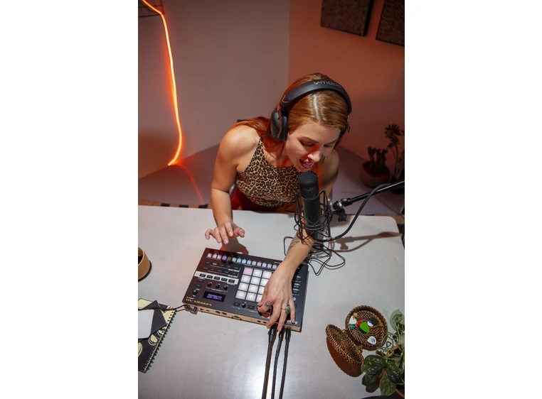 Roland MV-1 Verselab Song Production Studio 