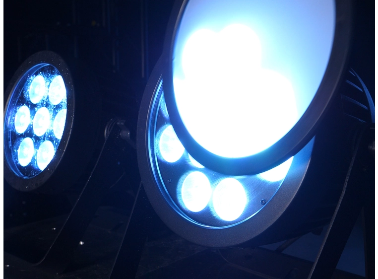Eurolite LED IP PAR 7x8W QCL spot 