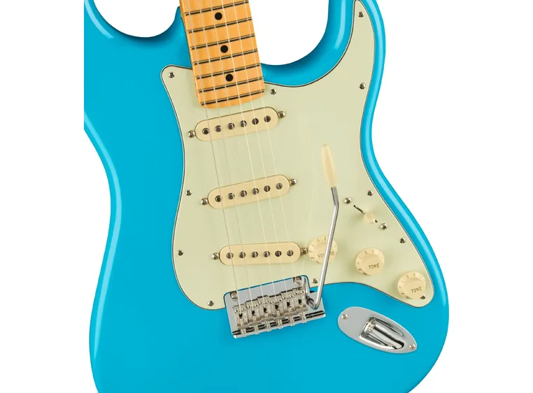 Fender Am Pro II Stratocaster Miami Blue, Maple Fingerboard 