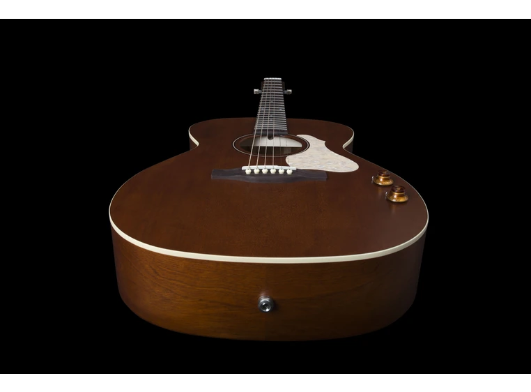 Art & Lutherie Legacy Havana Brown Q-Discrete preamp 