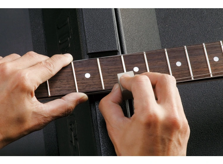 Ibanez IFC1000 Fret Shine & Brush 