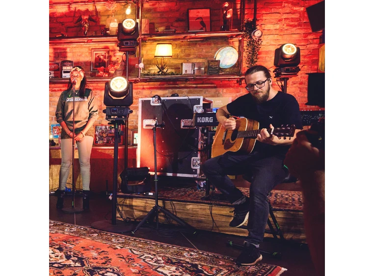 Cameo MOVO BEAM 200 - Endless Rotation Beam Moving Head with LED Ring 