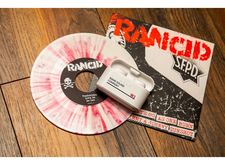 Soho W1 Trådløse øreplugger med innebygd powerbank, White City House 