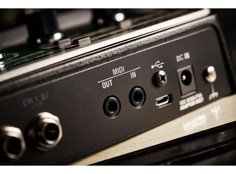 Boss RE-202 Space Echo digital delay 