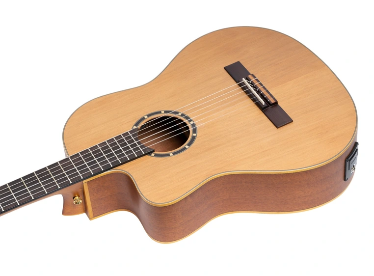 Ortega RCE131SN-L Klassisk gitar 4/4 Størrelse, med mik, Slim neck, Lefthand 