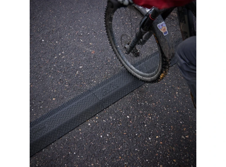 Defender XPRESS 100 BLK R Cable protector 100mm retail, black 