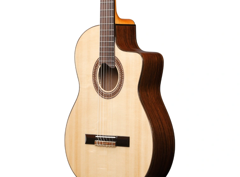 Ibanez GA380CE-NT Klassisk gitar med mik. 