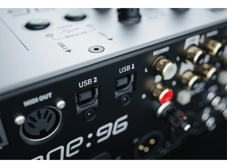 Allen & Heath XONE 96 Club & DJ mixer /  soundcard 
