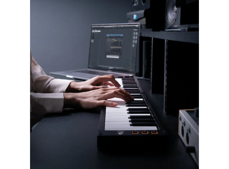 Blackstar Carry On FC49 Folding Midi Controller Black 