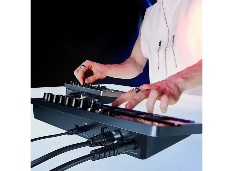 Donner Essential B1 analog bass-synthesizer og sekvenser 