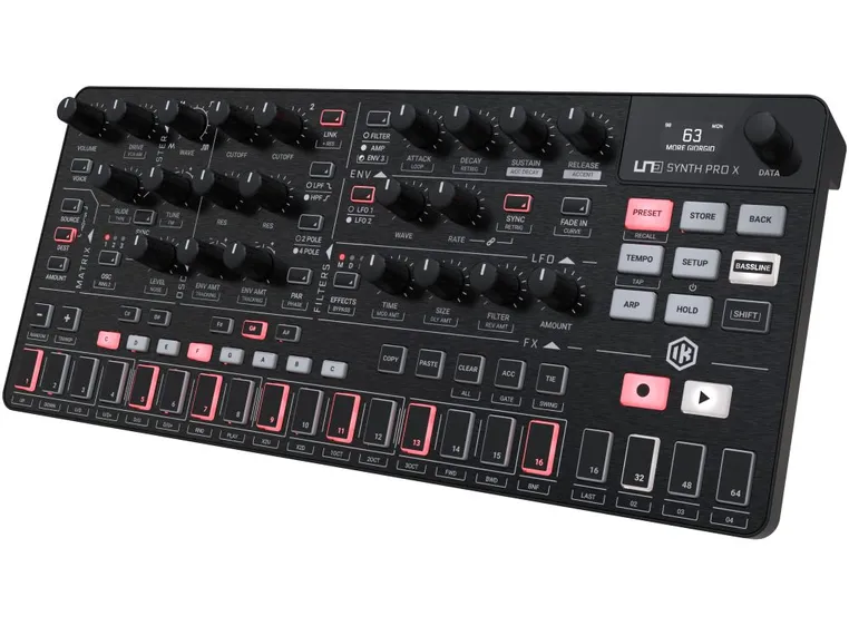 IK Multimedia Uno Synth Pro X 