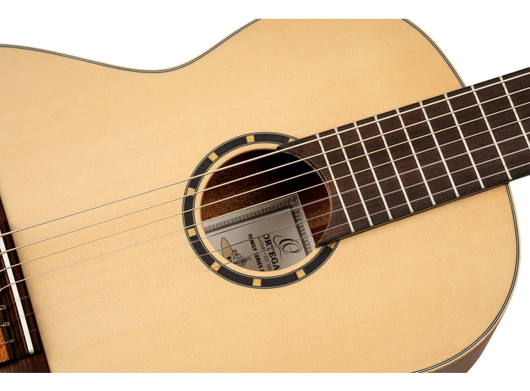 Ortega R133-7 Family Series Pro Full size, 7string 