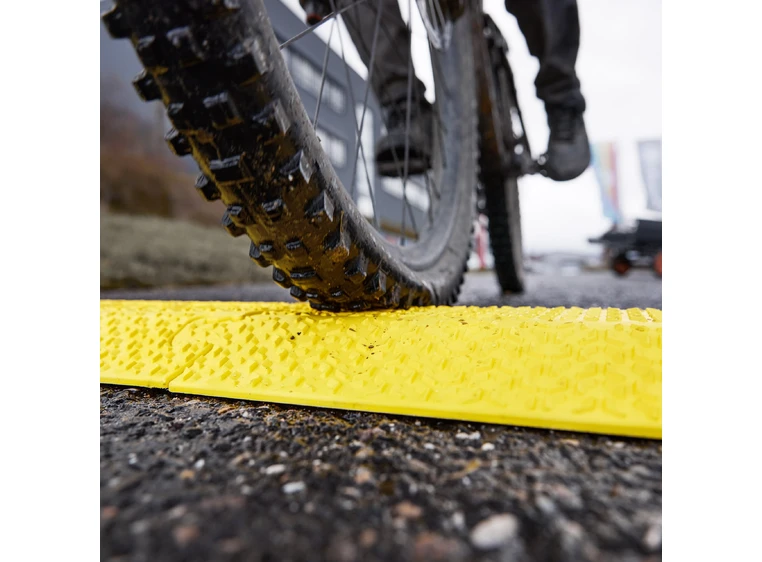 Defender XPRESS 100 YEL Cable bridge 100mm, yellow, height 4cm 