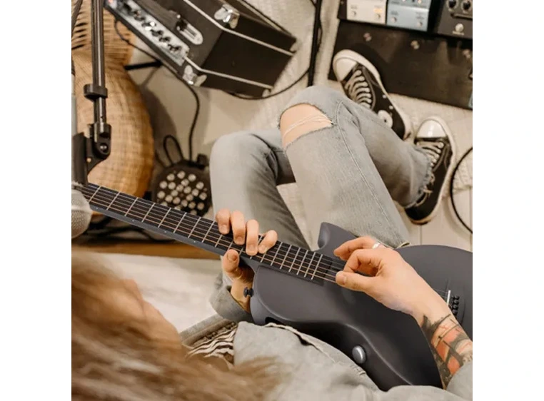 Enya Nova Go SP1 stålstrengsgitar black 