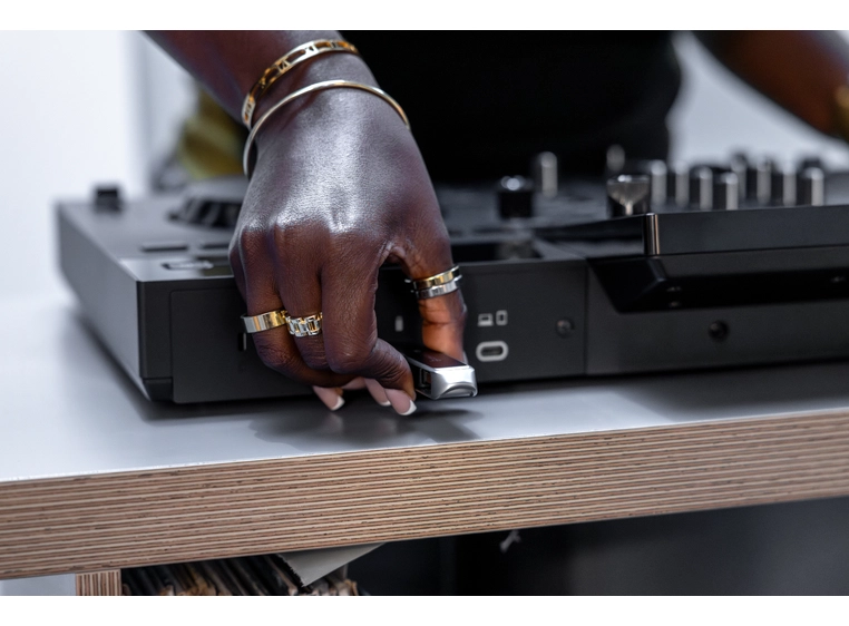 AlphaTheta XDJ-AN All in One rekordbox System 