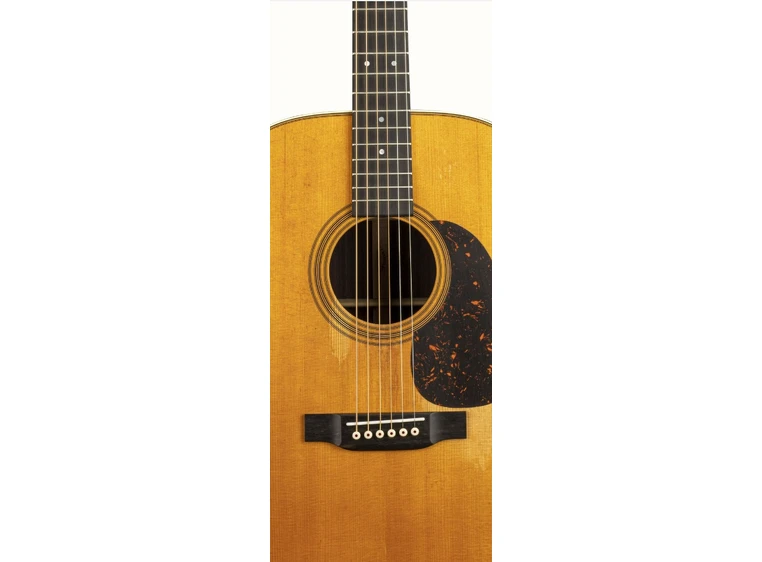 Martin D-28 Street Legend 