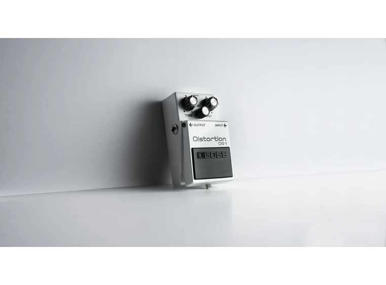 Boss DS-1 Distortion-pedal Limited Edition White 