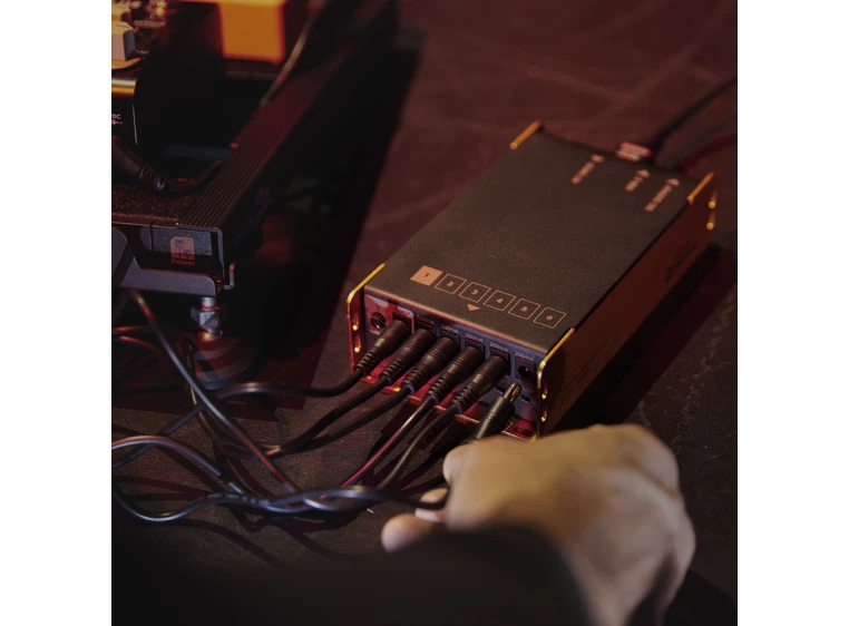 Palmer PWT 06 IEC Pedalboard Power Supply with USB 