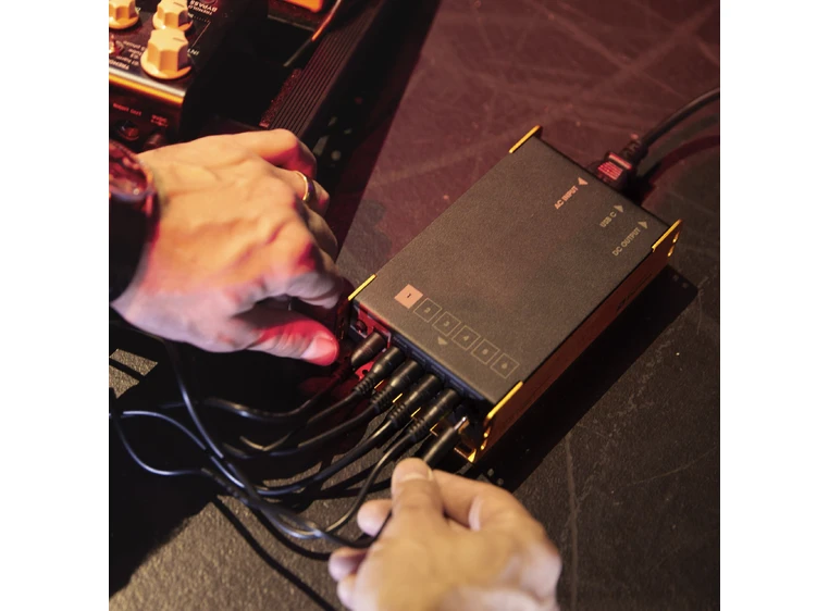 Palmer PWT 06 IEC Pedalboard Power Supply with USB 