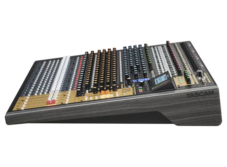 Tascam MODEL 2400 - 22 kanals mikser 24-spors Digital opptaker 