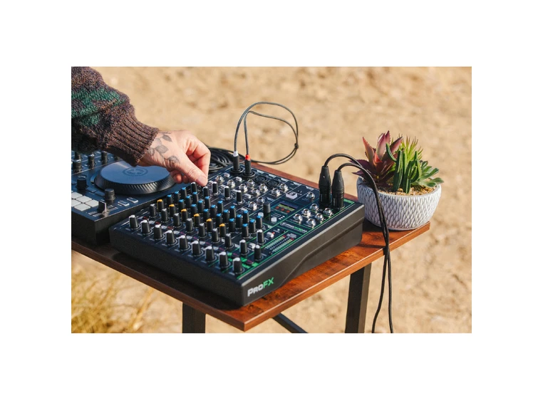 Mackie ProFX10GO 10-Channel Battery Mixer w/FX, USB rec 