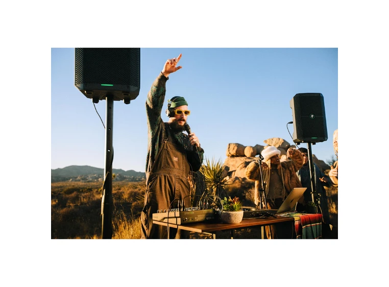 Mackie ProFX10GO 10-Channel Battery Mixer w/FX, USB rec 