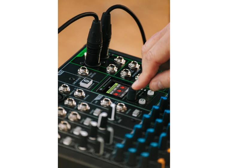 Mackie ProFX10GO 10-Channel Battery Mixer w/FX, USB rec 