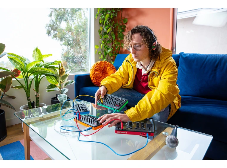 Roland S-1 Tweak Synth Aira Compact 