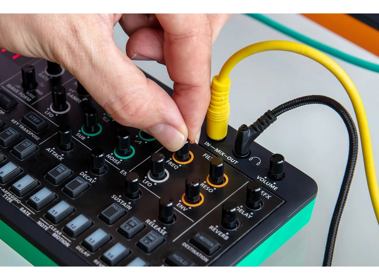 Roland S-1 Tweak Synth Aira Compact 