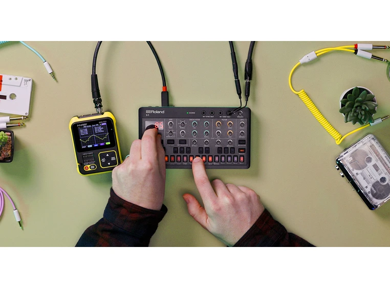 Roland S-1 Tweak Synth Aira Compact 