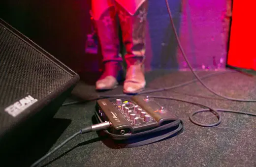 L.R.Baggs Venue DI, Full Isolation DI/Footpedal with Tuner 